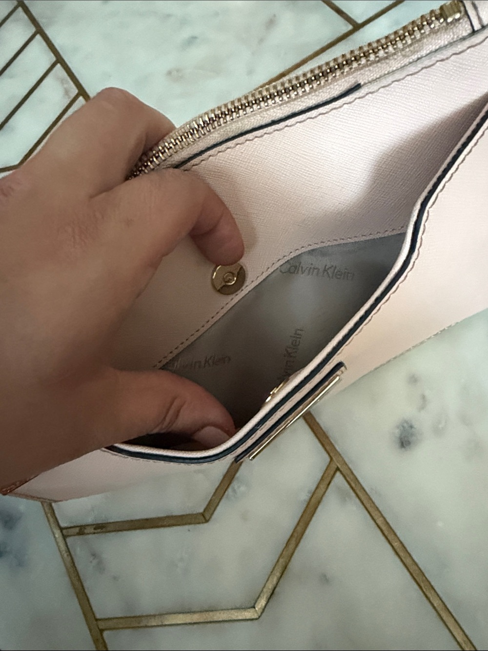 Calvin Kleinpochette bracelet in beige - Picture 4 of 5